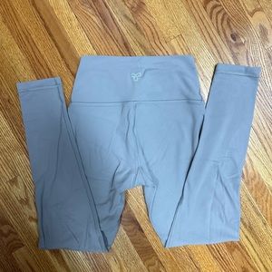 Aritzia TNA butter leggings. Size small. Color mauve. Excellent condition.